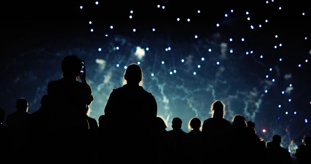 Grafik von Drohnenshow als Silvester Alternative