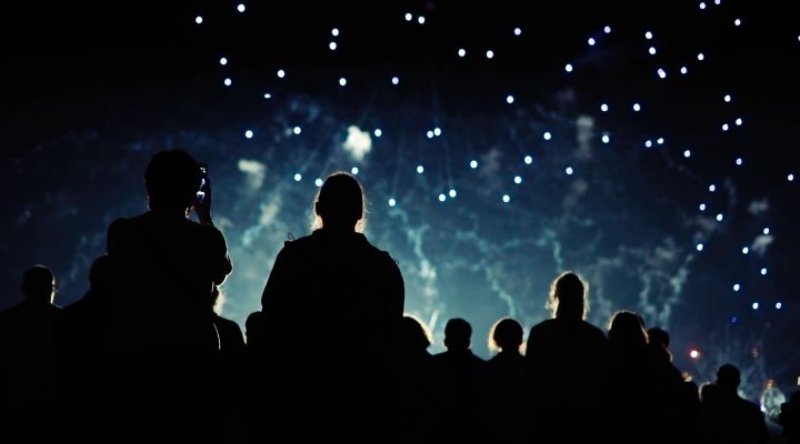 Grafik von Drohnenshow als Silvester Alternative