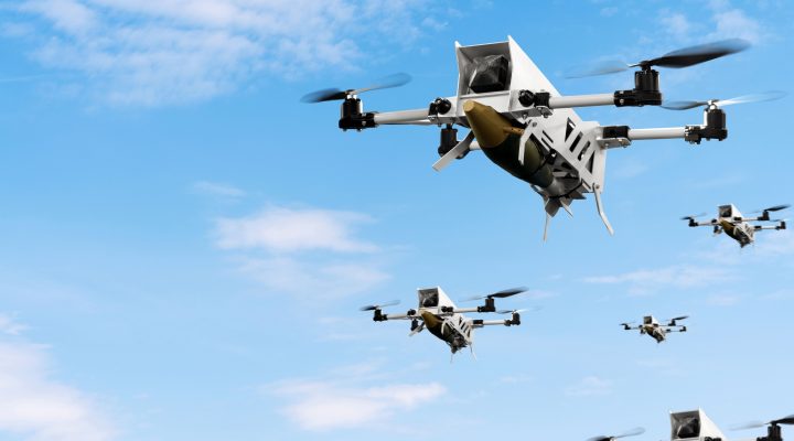 drohnen fliegen am himmel